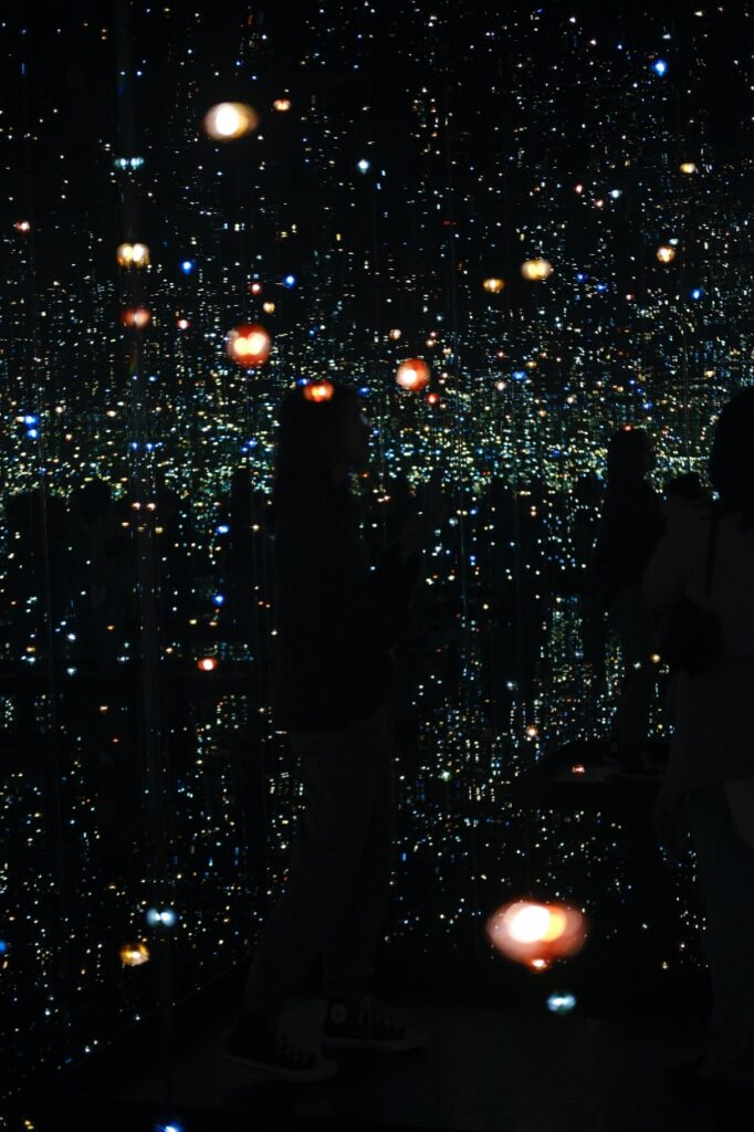 The broad infinity mirror